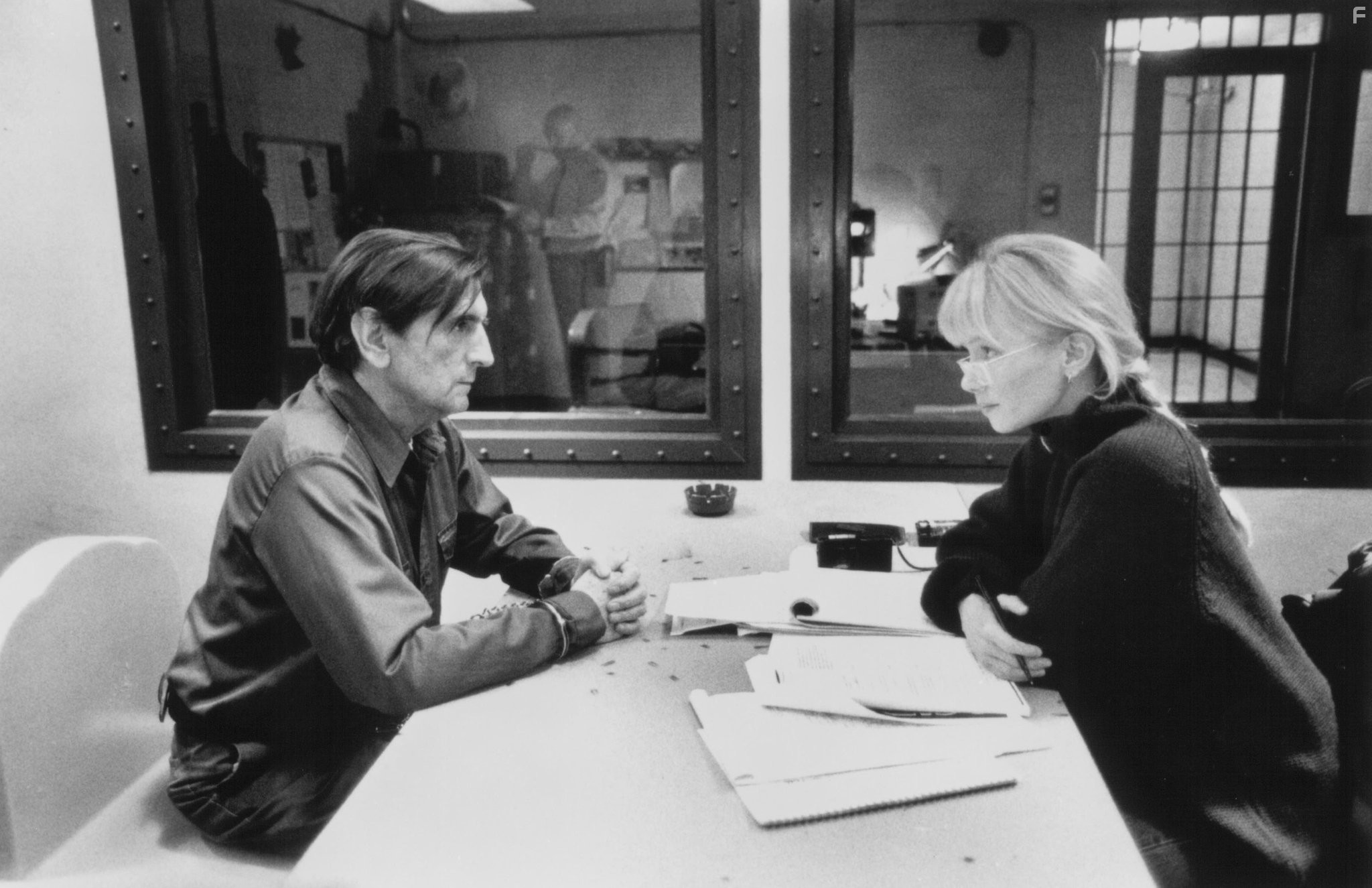 Rebecca De Mornay and Harry Dean Stanton in Незнакомец (1995)