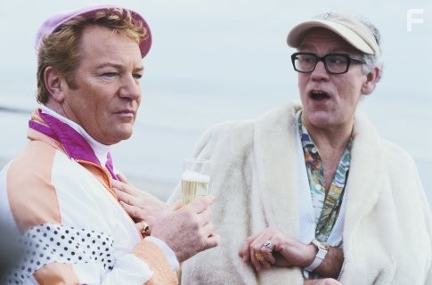 John Malkovich and Jim Davidson in Быть Стэнли Кубриком (2005)