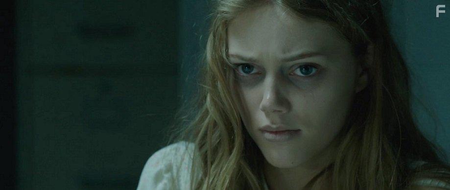 Grace Van Dien in Patient Seven (2016)