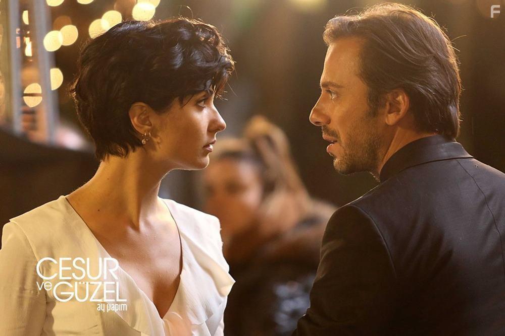 Tuba Bykstn and Serkan Altunorak in Cesur Ve Gzel (2016)