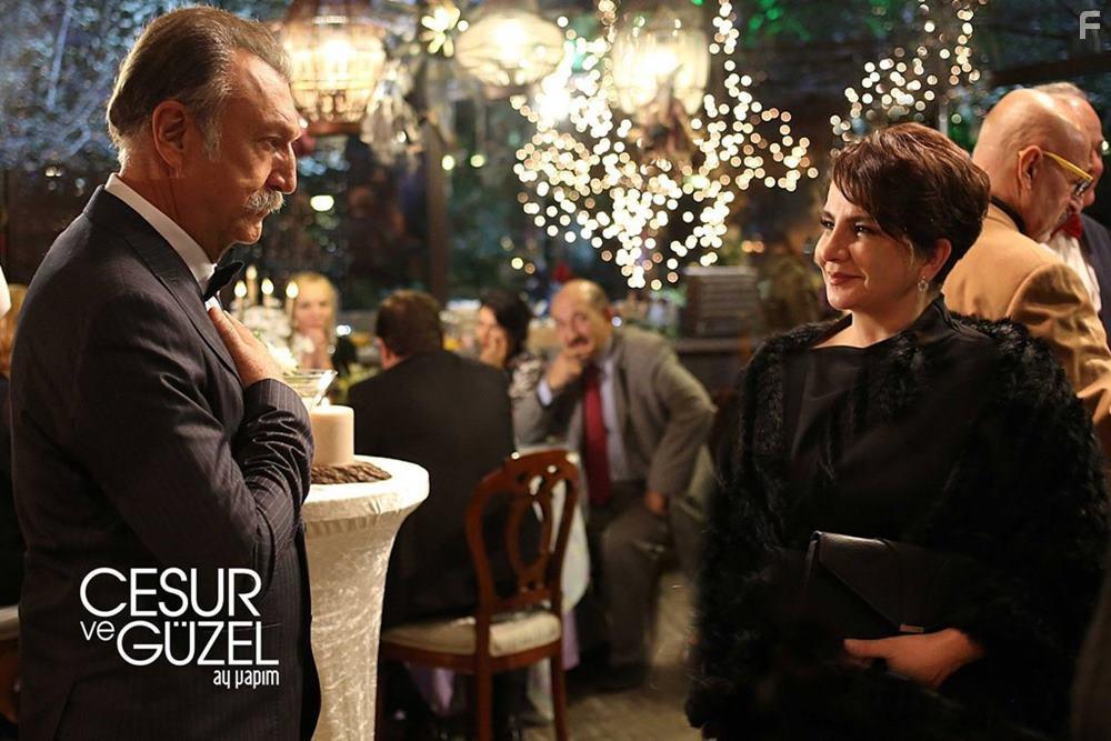 Tamer Levent and Devrim Yakut in Cesur Ve Gzel (2016)