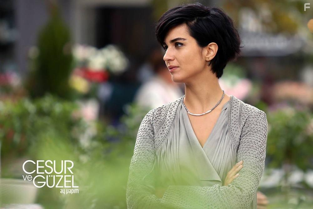 Tuba Bykstn in Cesur Ve Gzel (2016)