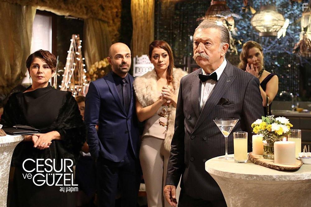 Sezin Akbasogullari, Tamer Levent, Erkan Avci, and Devrim Yakut in Cesur Ve Gzel (2016)
