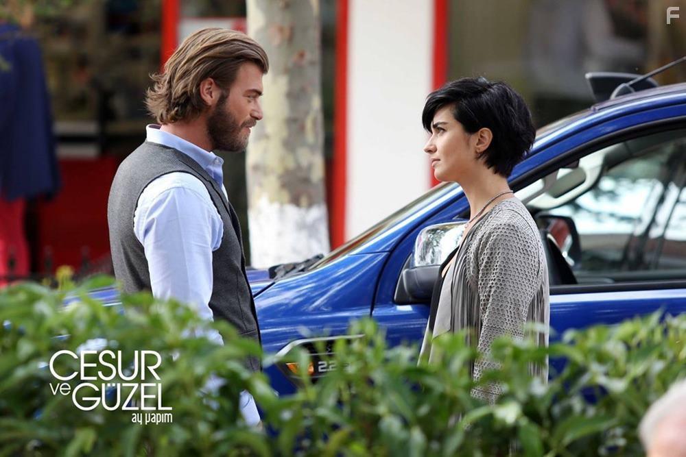 Tuba Bykstn and Kivan Tatlitug in Cesur Ve Gzel (2016)