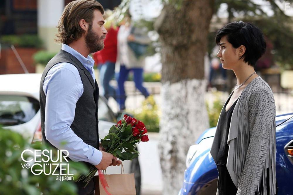 Tuba Bykstn and Kivan Tatlitug in Cesur Ve Gzel (2016)