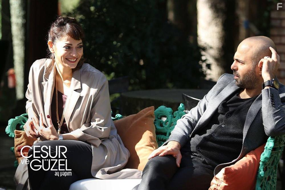 Sezin Akbasogullari and Erkan Avci in Cesur Ve Gzel (2016)