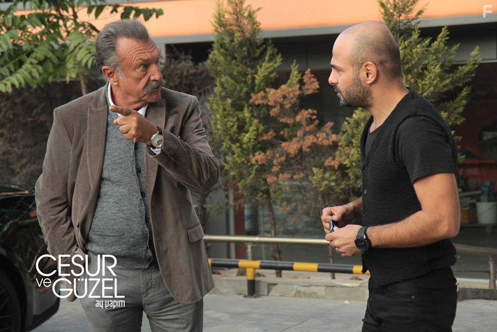 Tamer Levent and Erkan Avci in Cesur Ve Gzel (2016)