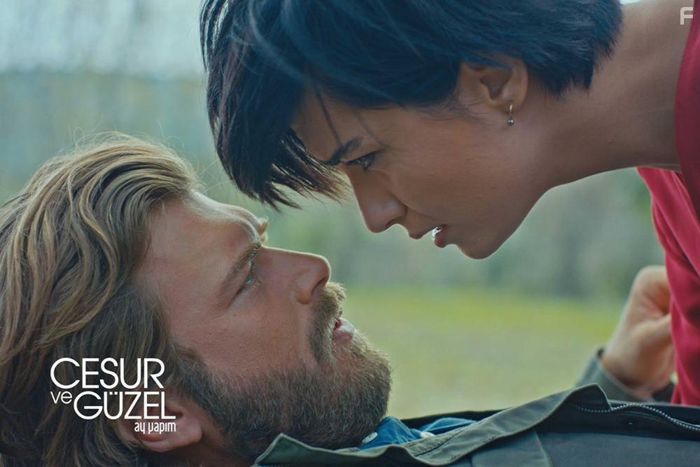 Tuba Bykstn and Kivan Tatlitug in Cesur Ve Gzel (2016)