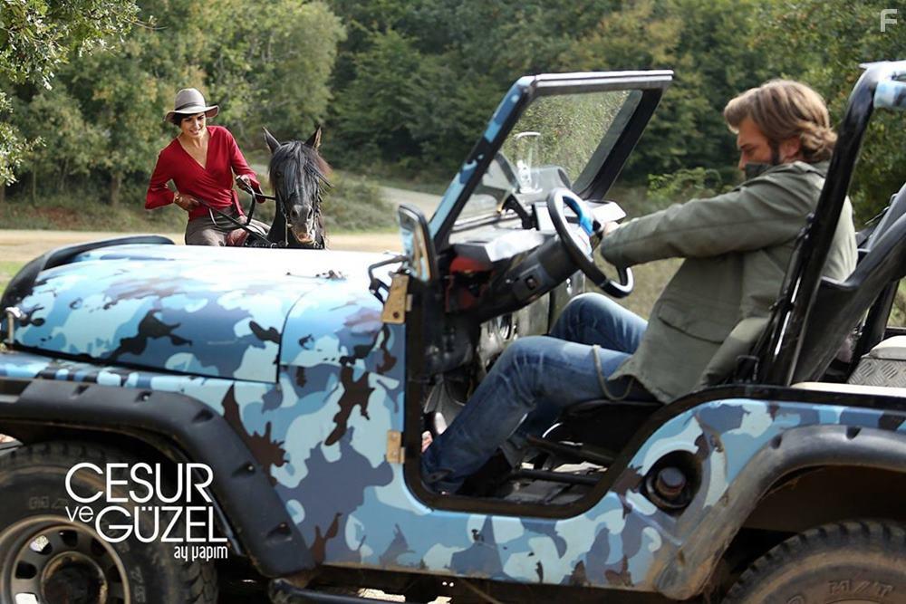 Tuba Bykstn and Kivan Tatlitug in Cesur Ve Gzel (2016)