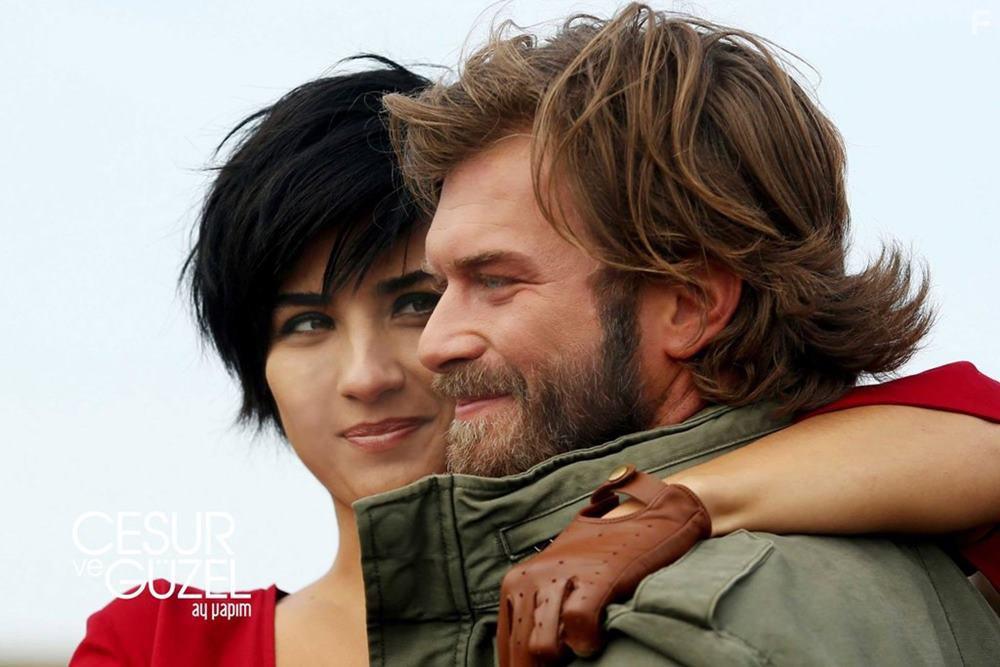 Tuba Bykstn and Kivan Tatlitug in Cesur Ve Gzel (2016)