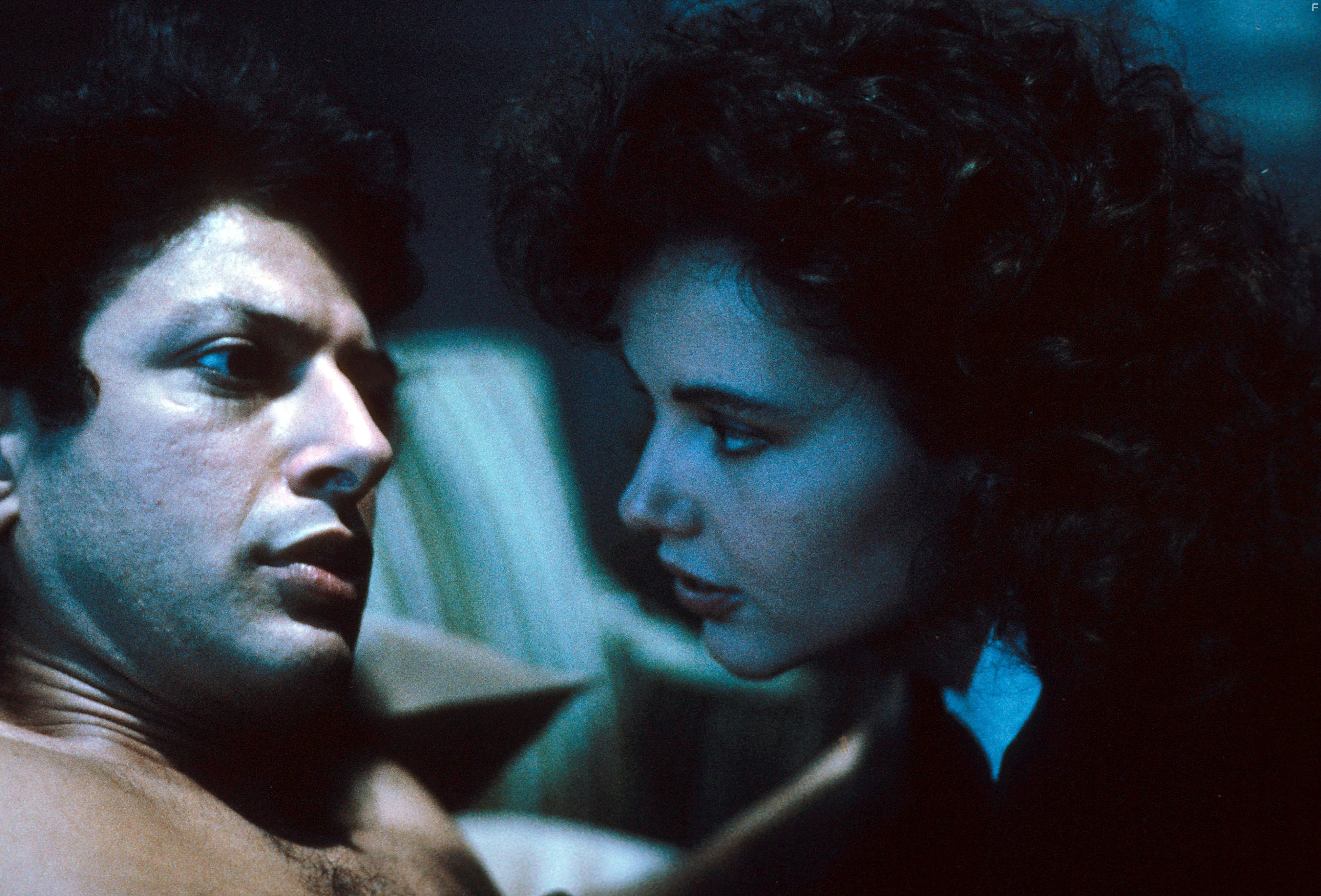 Geena Davis and Jeff Goldblum in Муха (1986)
