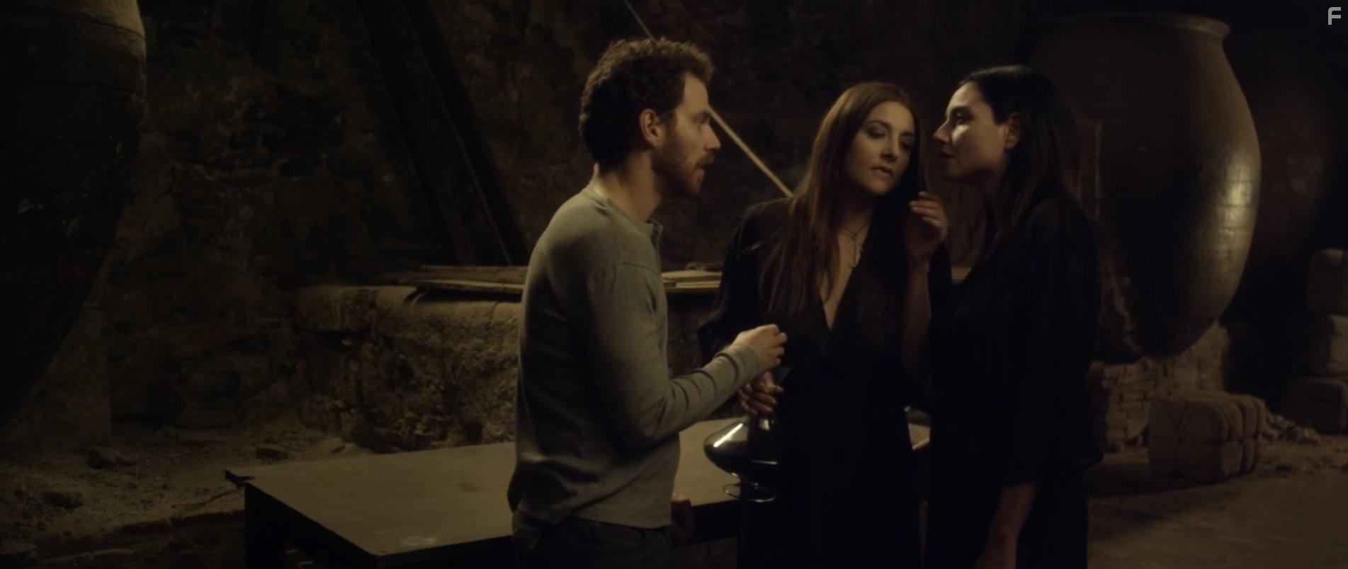 Almudena Len, Vctor Vidal, and Marta Flich in Vampyres (2015)