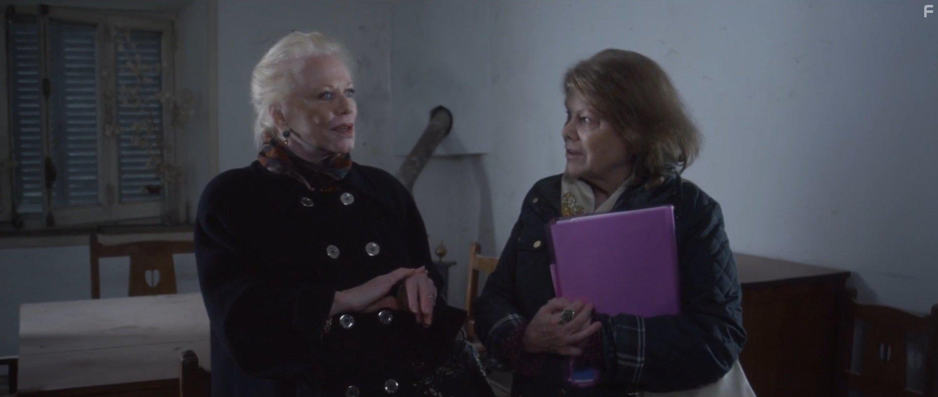 Hilda Fuchs and May Heatherly in Vampyres (2015)