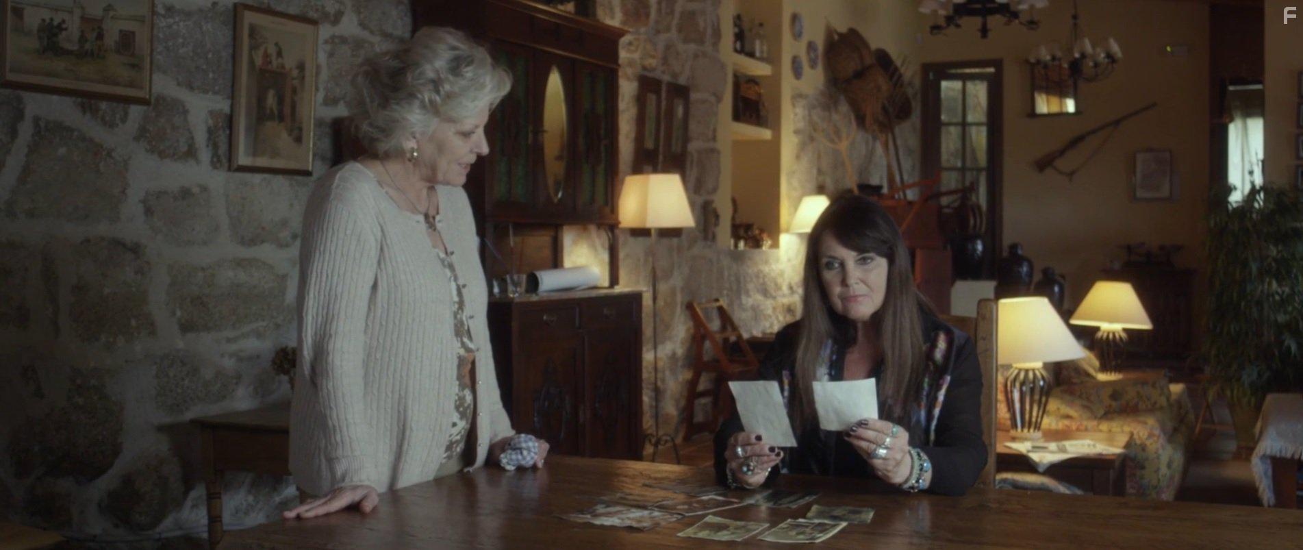 Lone Fleming and Caroline Munro in Vampyres (2015)