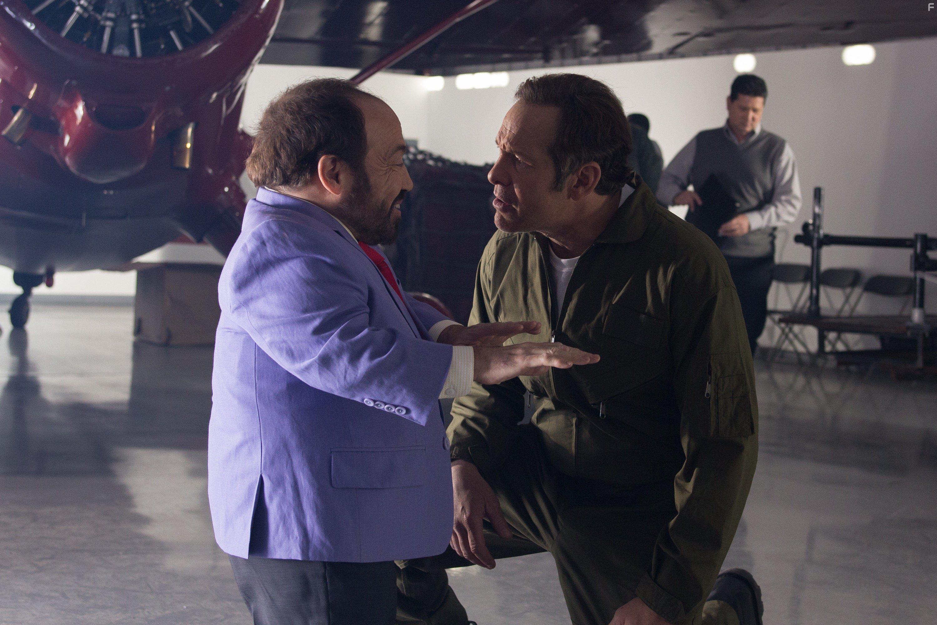 Steve Guttenberg and Danny Woodburn in 2 Lava 2 Lantula! (2016)