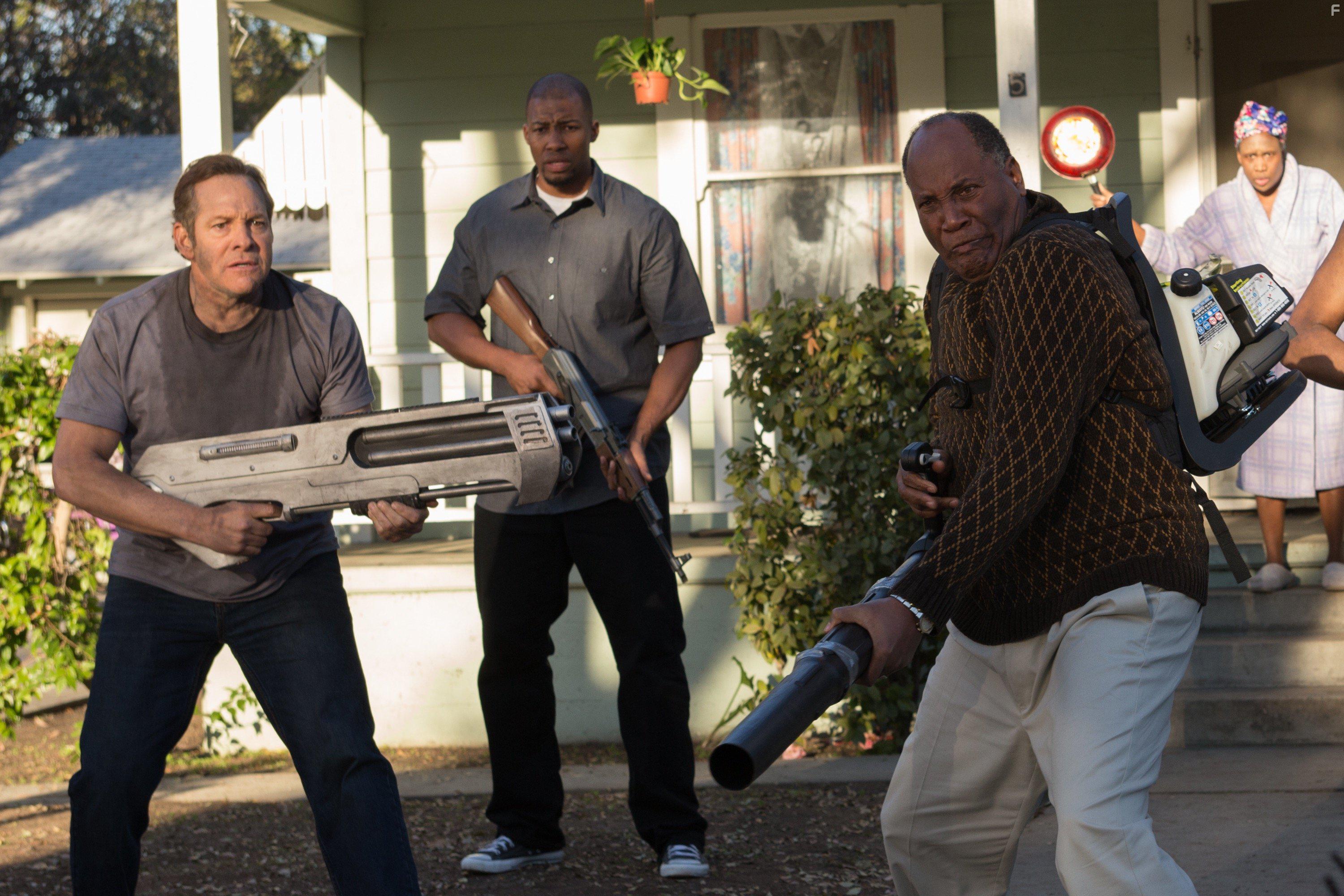 Steve Guttenberg and Raymond Forchion in 2 Lava 2 Lantula! (2016)