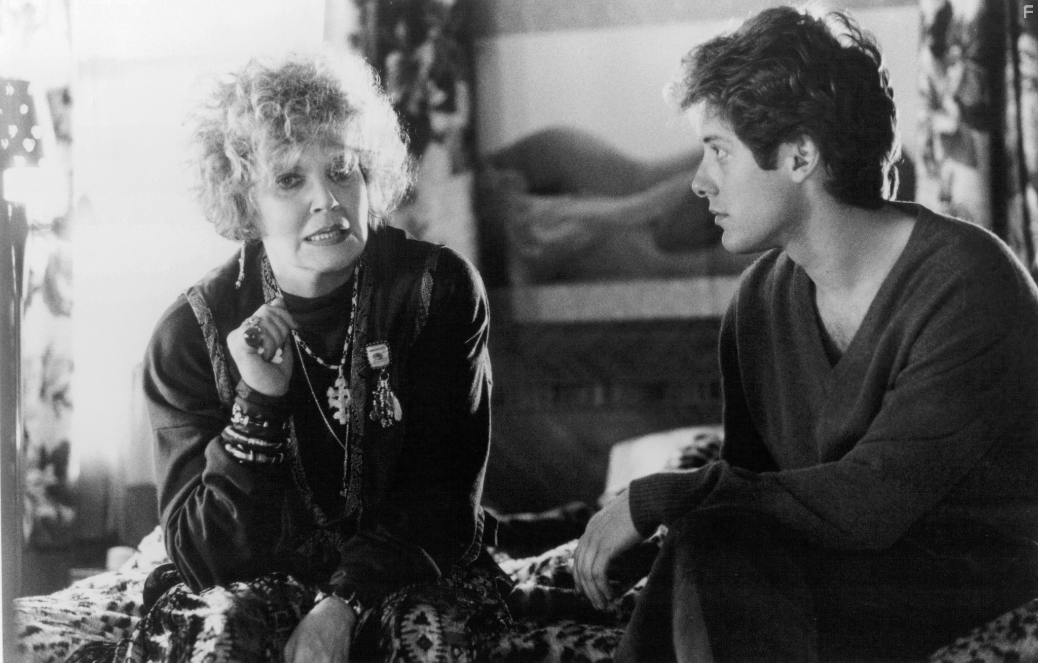 James Spader and Eileen Brennan in Белый дворец (1990)