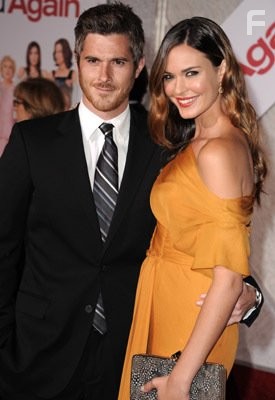 Odette Annable and Dave Annable in Снова ты (2010)