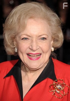 Betty White in Снова ты (2010)