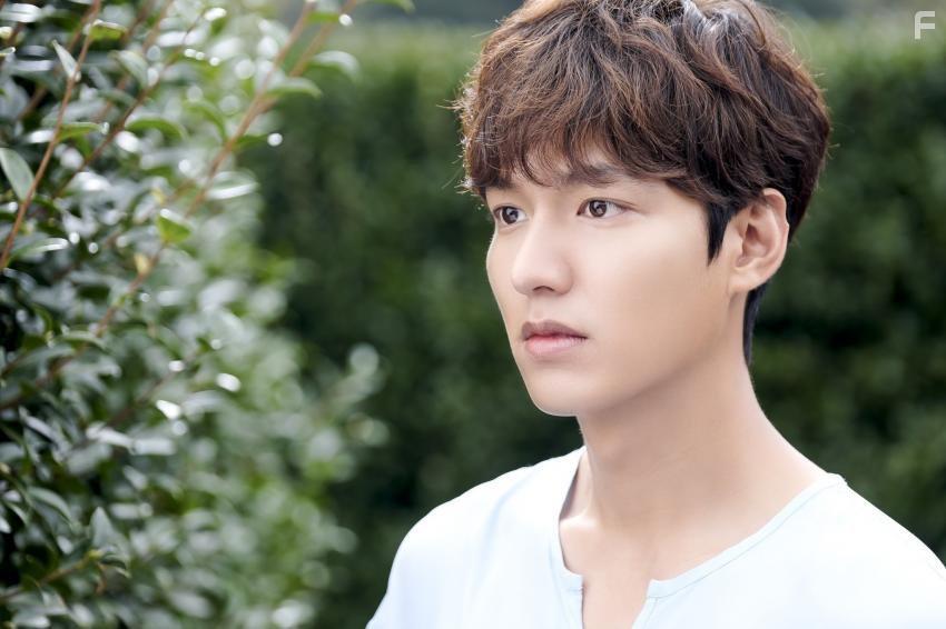 Min-ho Lee in Pooreun Badaui Junsul (2016)