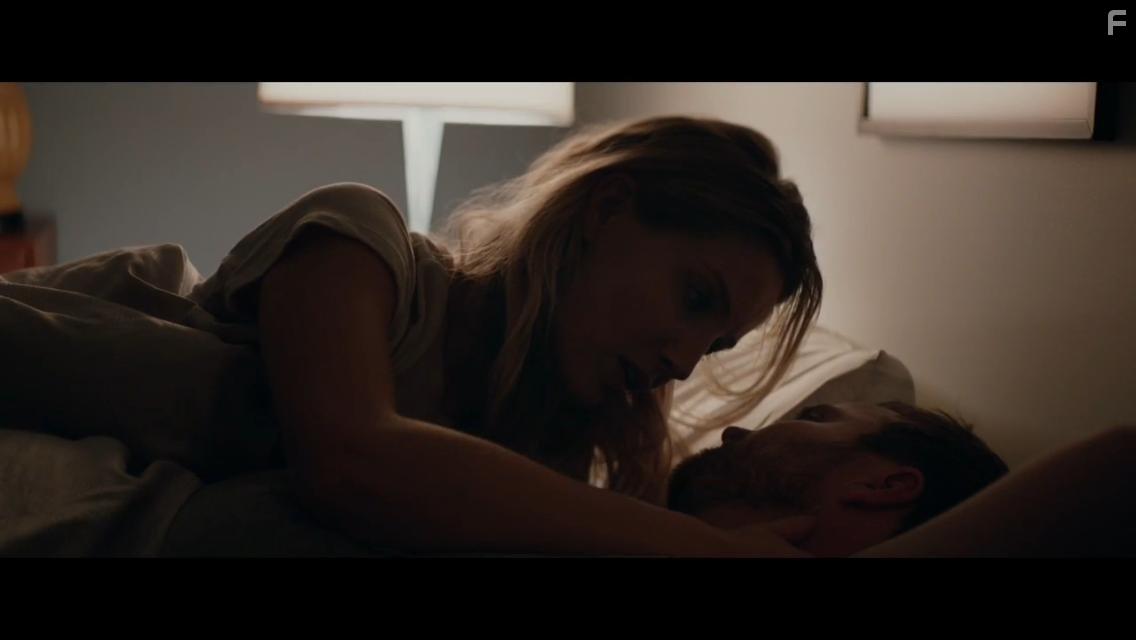 Aaron Paul and Annabelle Wallis in Come and Find Me (2016)