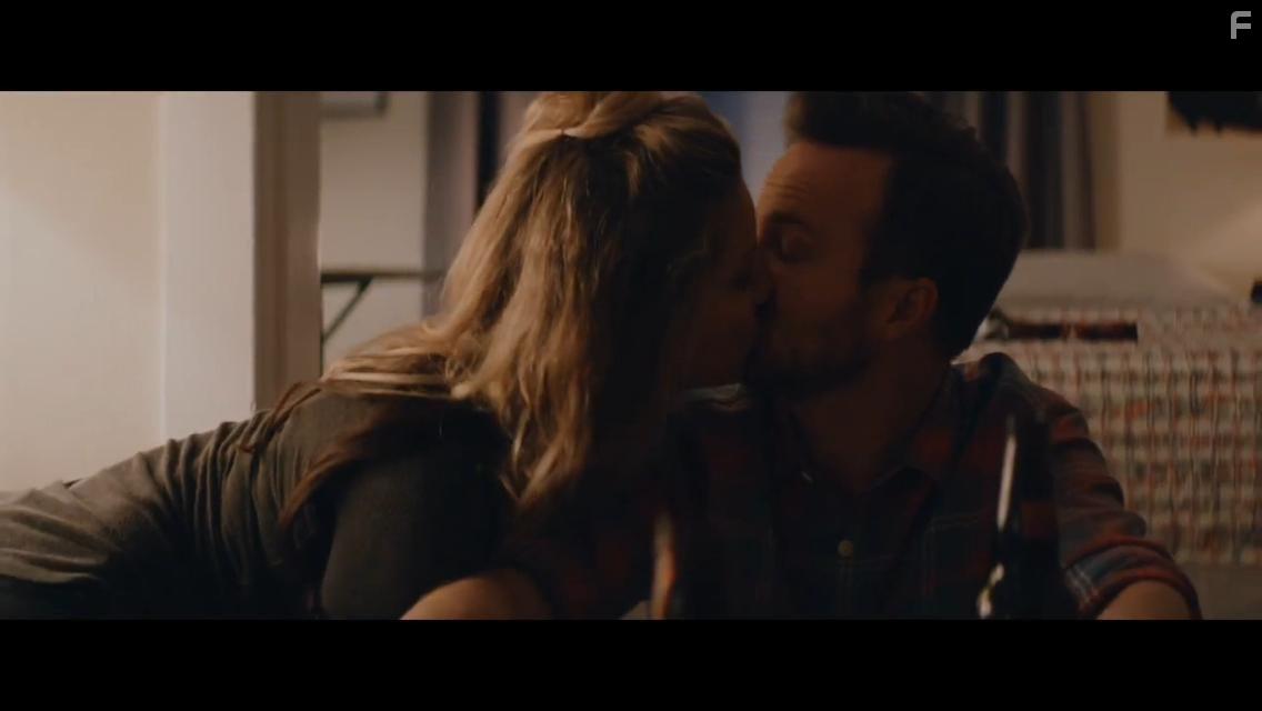 Aaron Paul and Annabelle Wallis in Come and Find Me (2016)