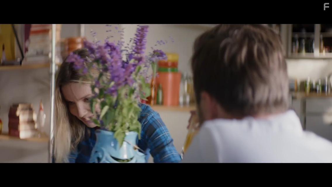 Aaron Paul and Annabelle Wallis in Come and Find Me (2016)