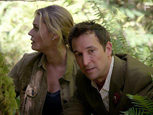 Noah Wyle and Rebecca Romijn in The Librarians (2014)