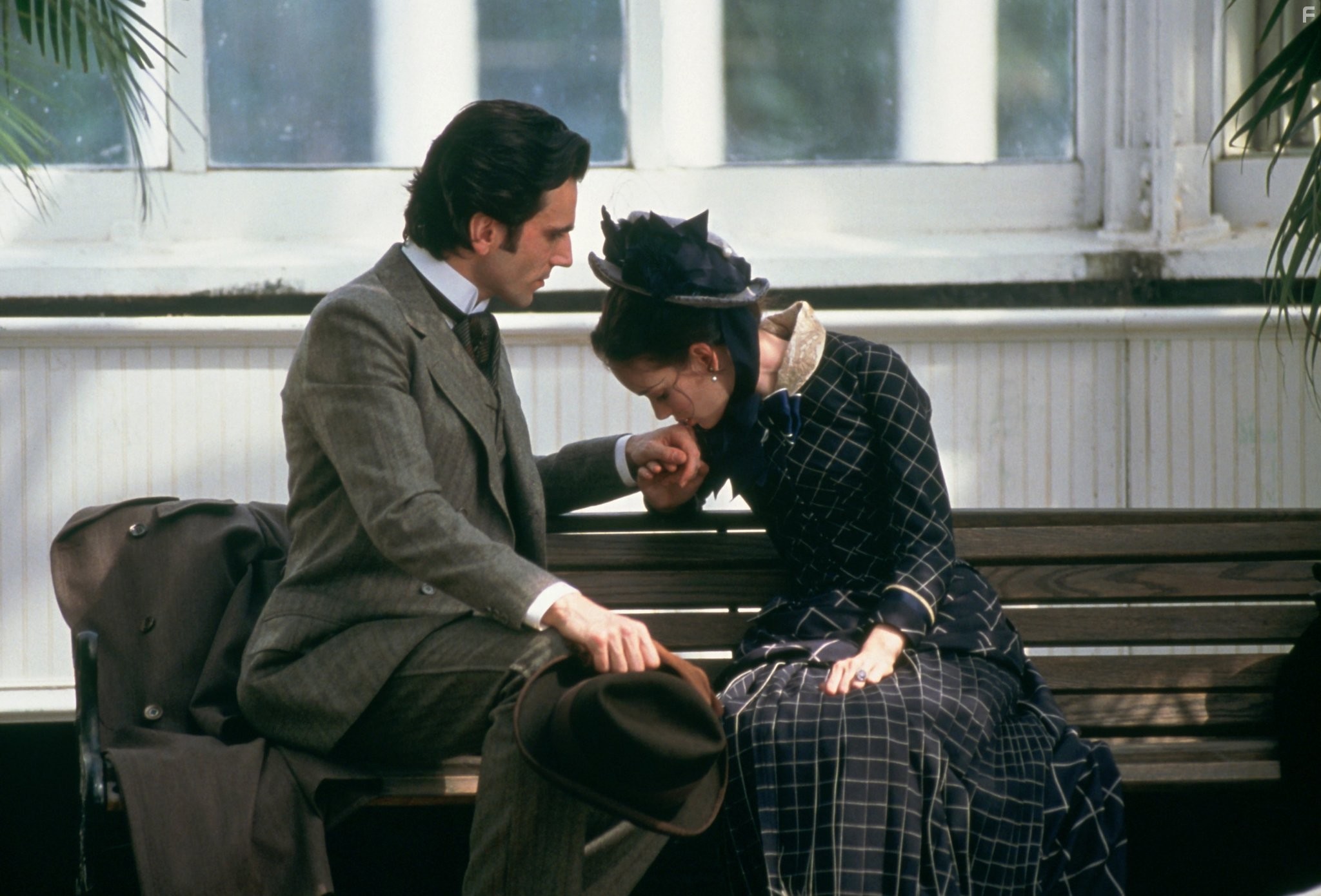 Winona Ryder and Daniel Day-Lewis in Эпоха невинности (1993)