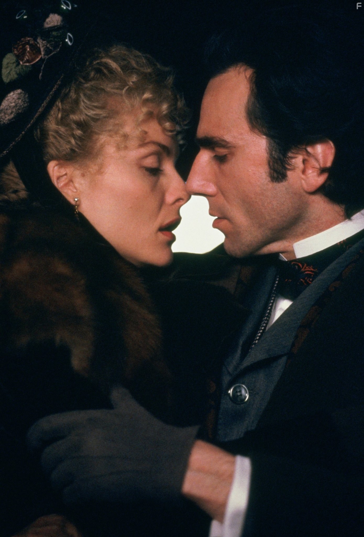 Michelle Pfeiffer and Daniel Day-Lewis in Эпоха невинности (1993)