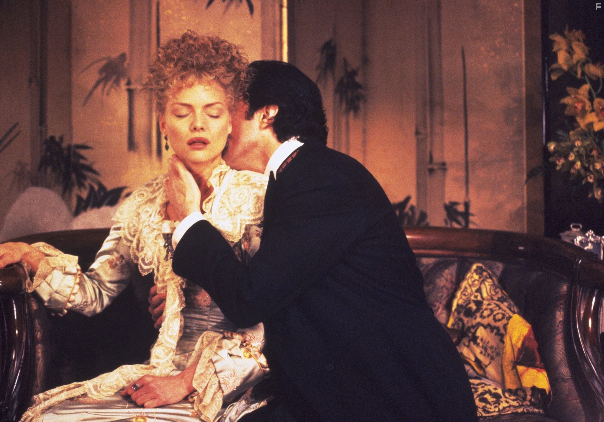 Michelle Pfeiffer and Daniel Day-Lewis in Эпоха невинности (1993)