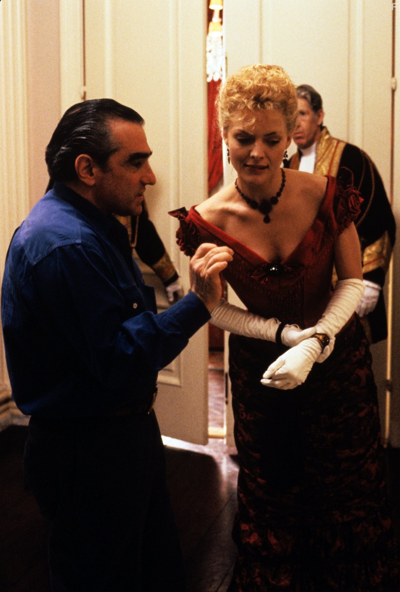 Michelle Pfeiffer and Martin Scorsese in Эпоха невинности (1993)