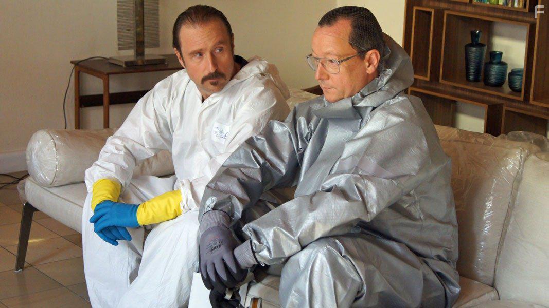 Matthias Brandt and Bjarne Mdel in Der Tatortreiniger (2012)