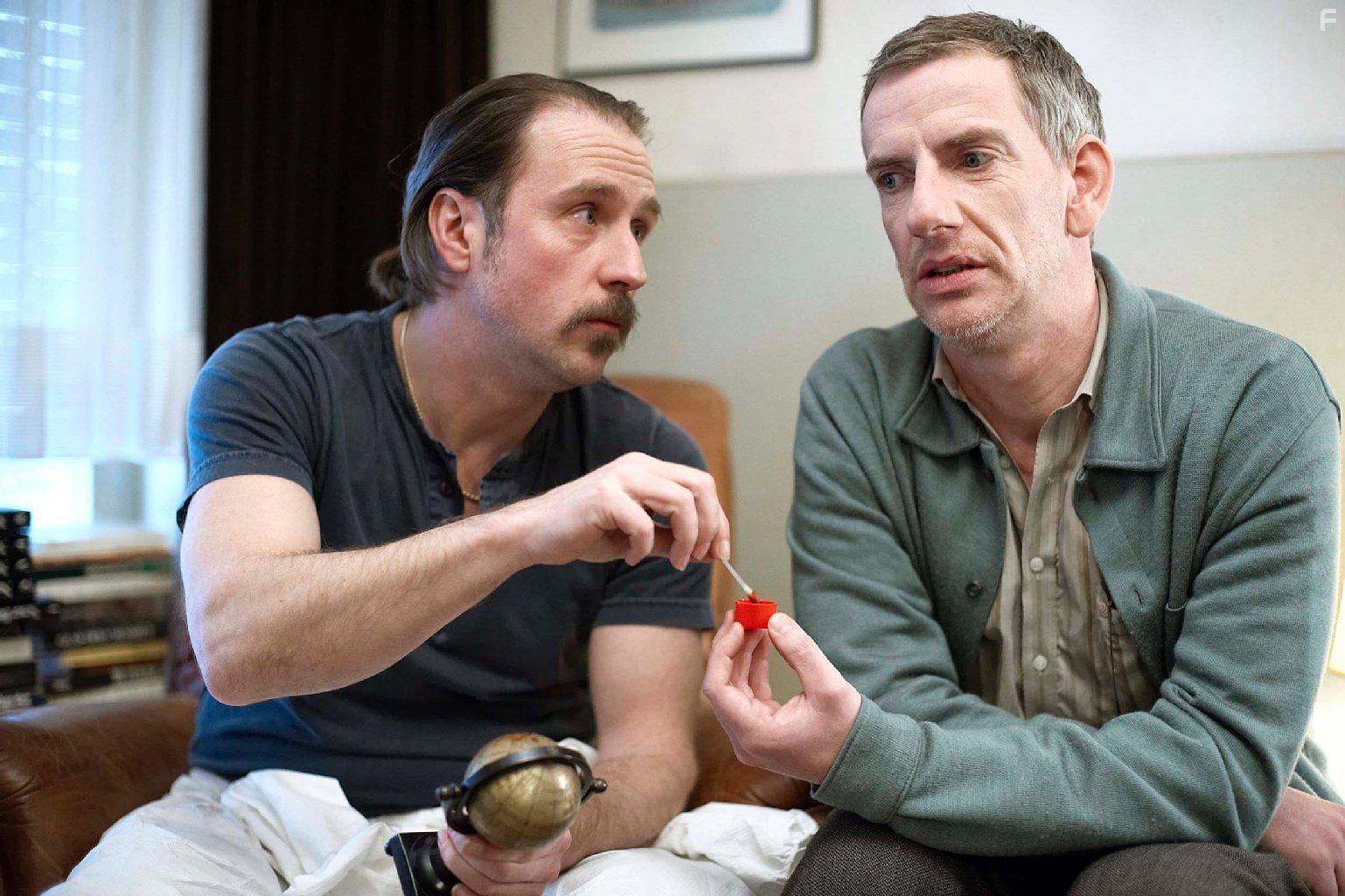 Bernd Moss and Bjarne Mdel in Der Tatortreiniger (2012)