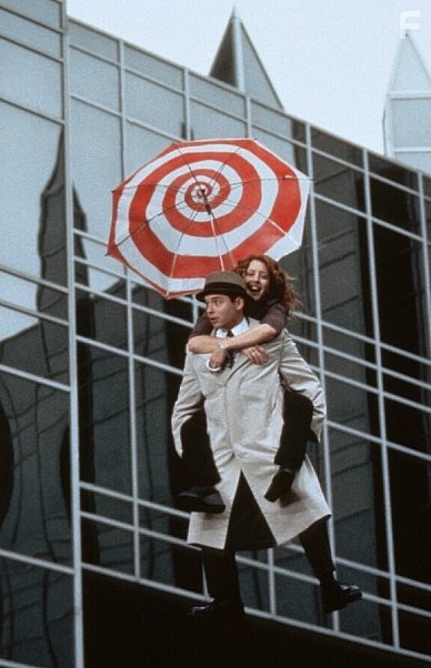 Matthew Broderick and Joely Fisher in Инспектор Гаджет (1999)