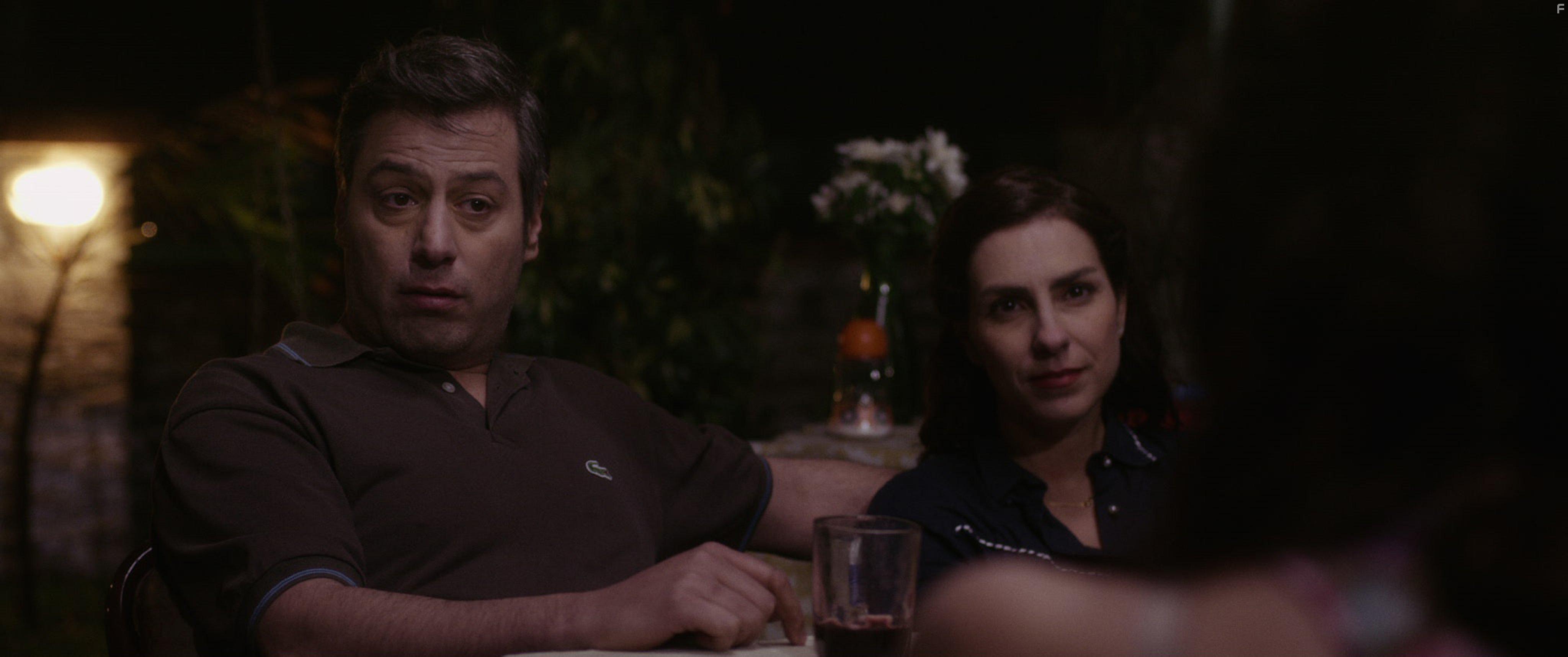Pablo Cura and Mariana Martinez in Esteros (2016)