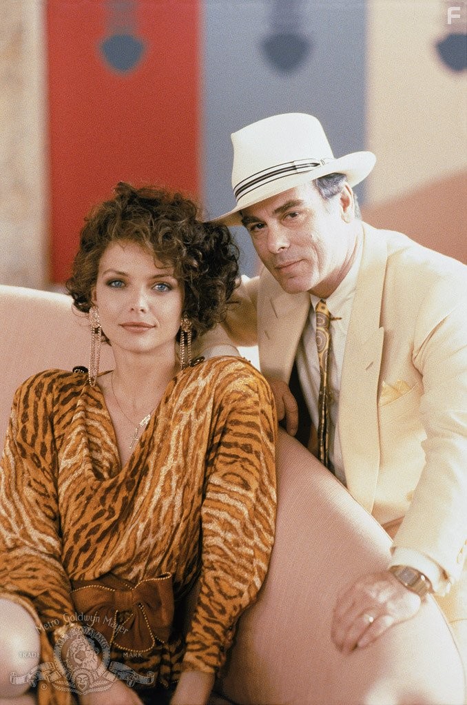 Michelle Pfeiffer and Dean Stockwell in Замужем за мафией (1988)