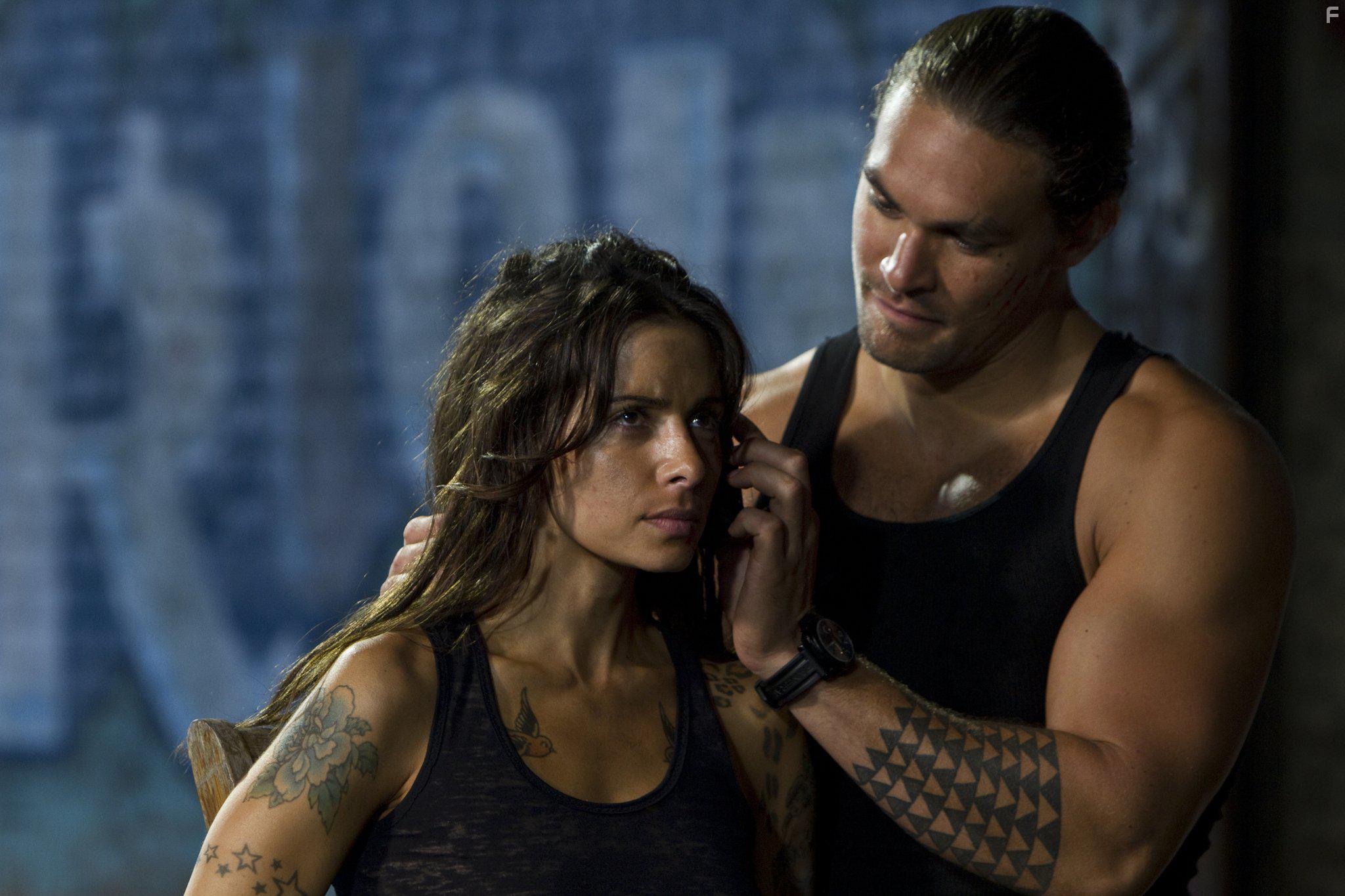 Jason Momoa and Sarah Shahi in Bullet to the Head (2012)