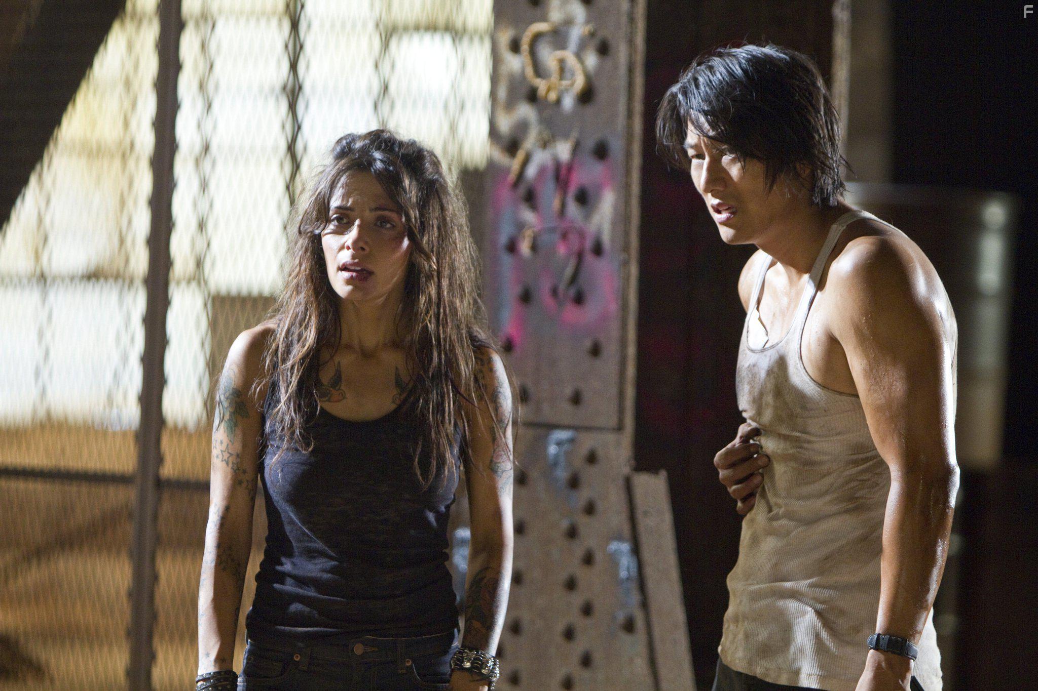 Sung Kang and Sarah Shahi in Bullet to the Head (2012)