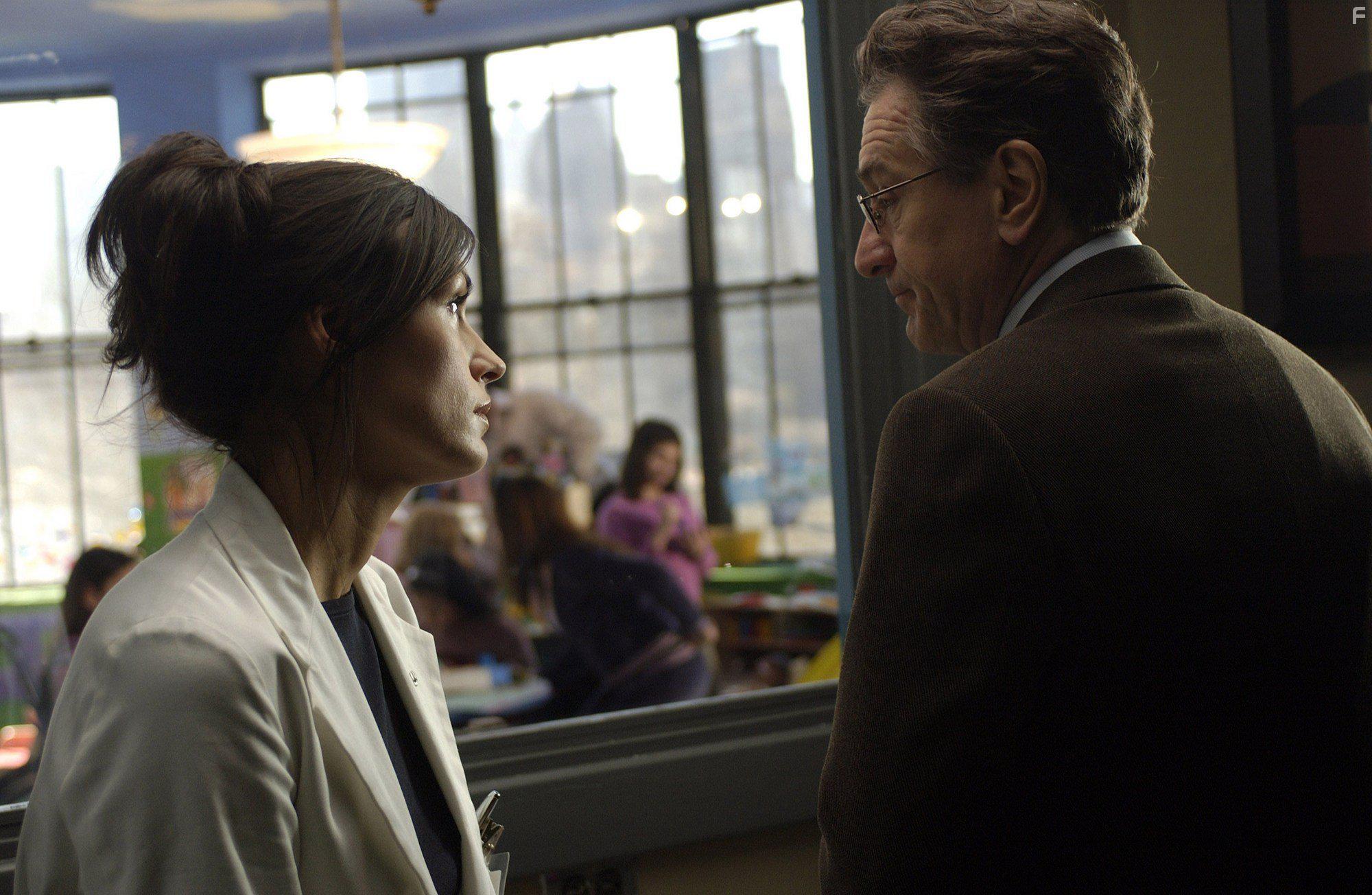 Robert De Niro and Famke Janssen in Hide and Seek (2005)