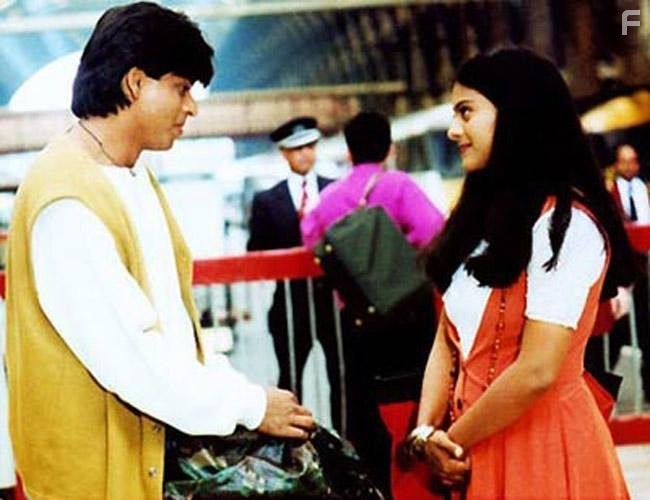 Kajol and Shah Rukh Khan in Непохищенная невеста (1995)