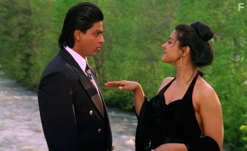 Kajol and Shah Rukh Khan in Непохищенная невеста (1995)