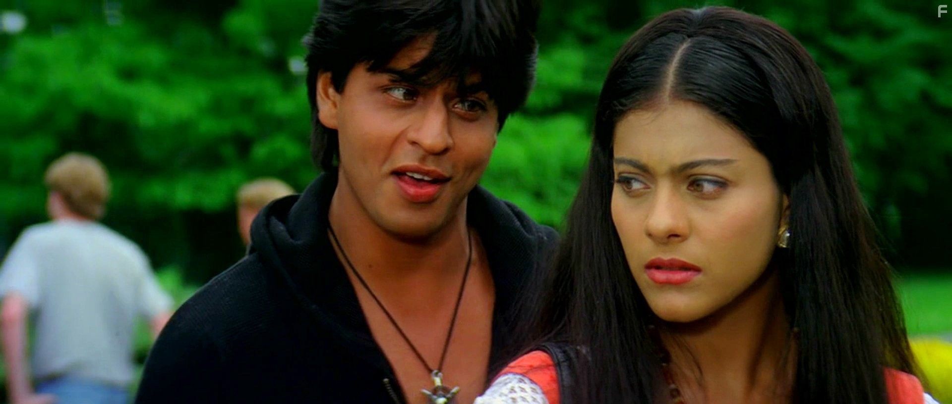 Kajol and Shah Rukh Khan in Непохищенная невеста (1995)