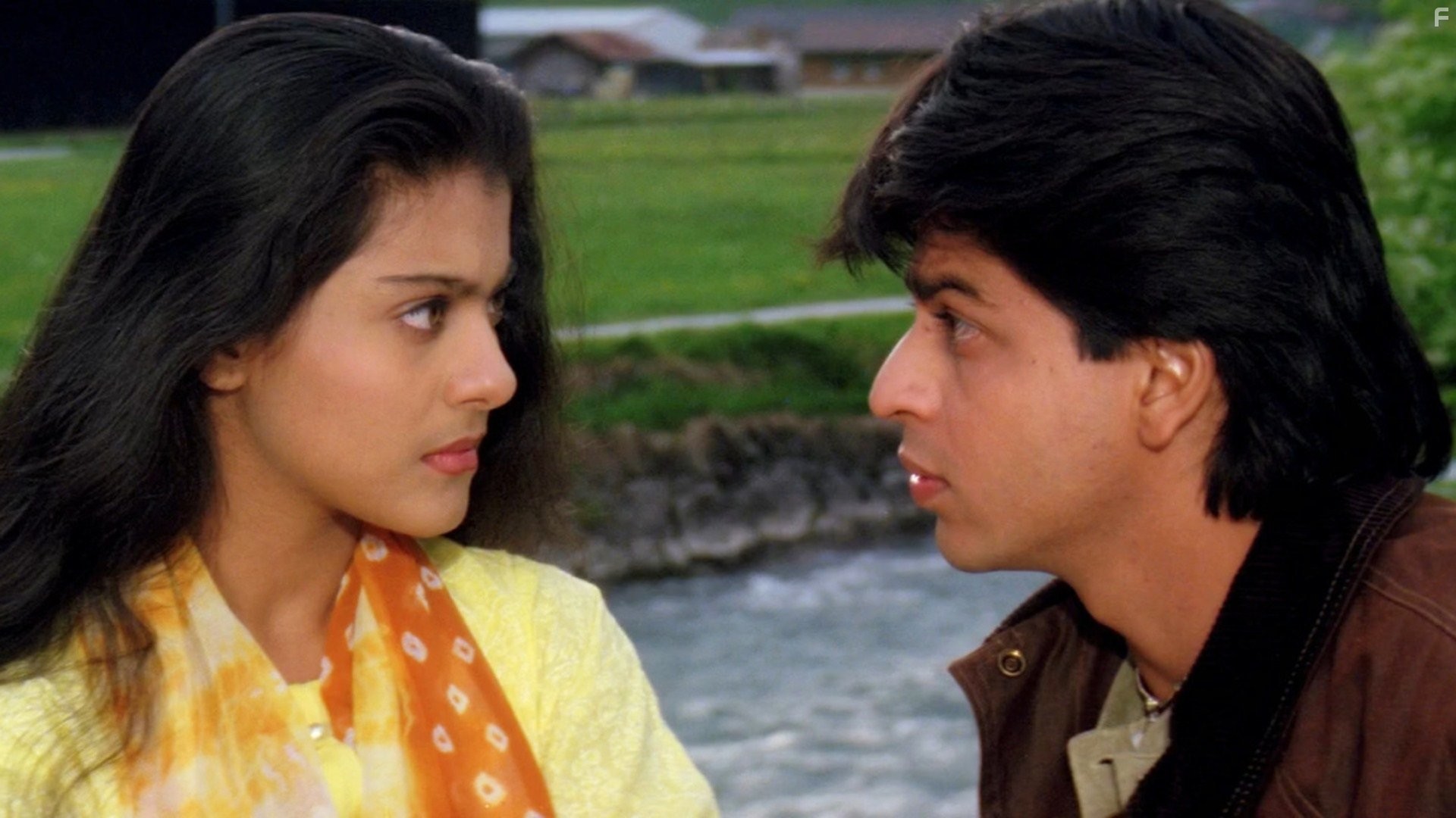 Kajol and Shah Rukh Khan in Непохищенная невеста (1995)