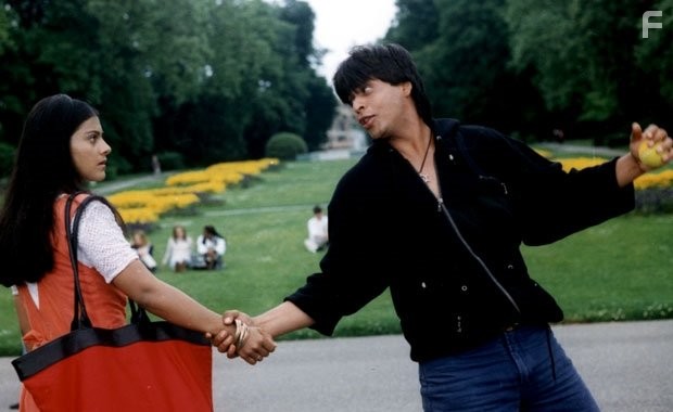 Kajol and Shah Rukh Khan in Непохищенная невеста (1995)