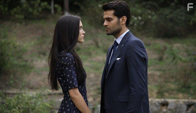 Erkan Meri and Hazal Subasi in Adini sen koy (2016)