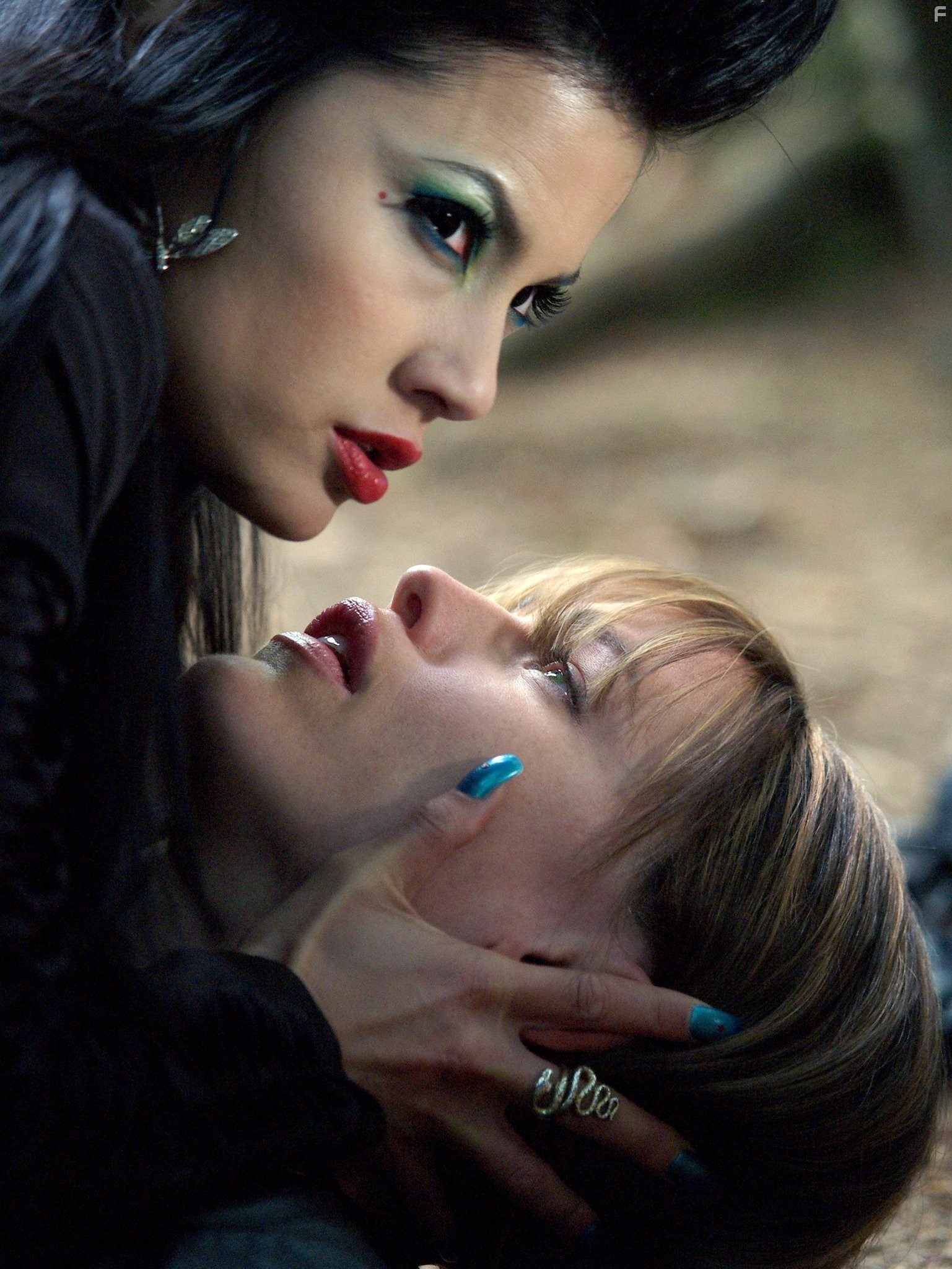 Jennifer Garner and Natassia Malthe in Электра (2005)