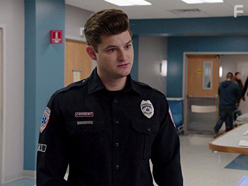 Kevin Bigley in Sirens (2014)