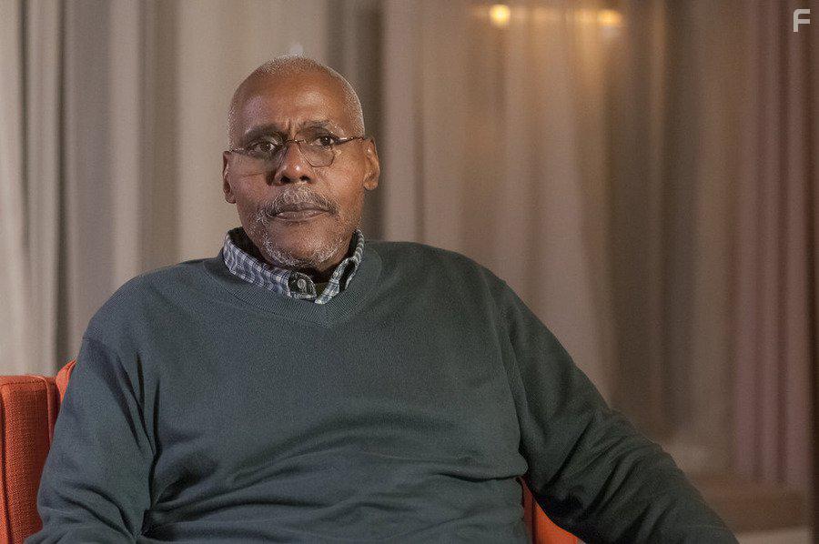 Bill Nunn in Sirens (2014)