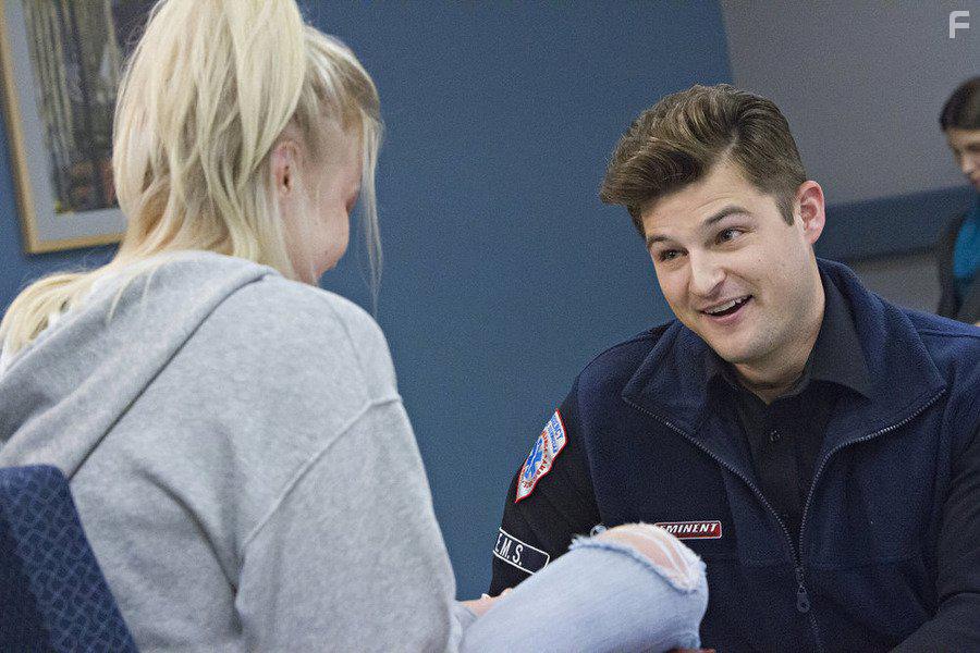 Kevin Bigley in Sirens (2014)